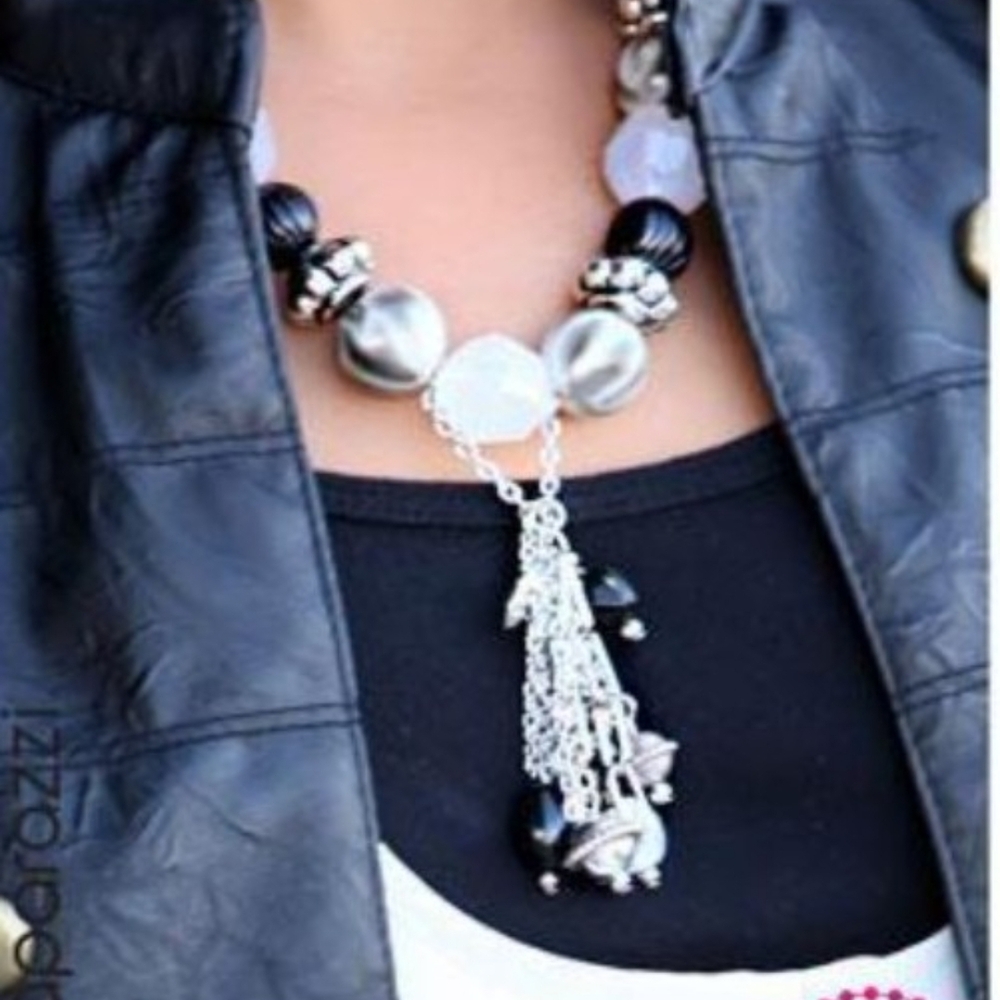 Paparazzi Silver and Black Statement Necklace Break A Leg! Fashion Jewelry - Picture 5 of 8